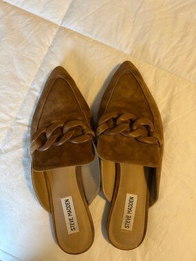 Steve Madden Tan Suede Pointed Chain-Trim Mules